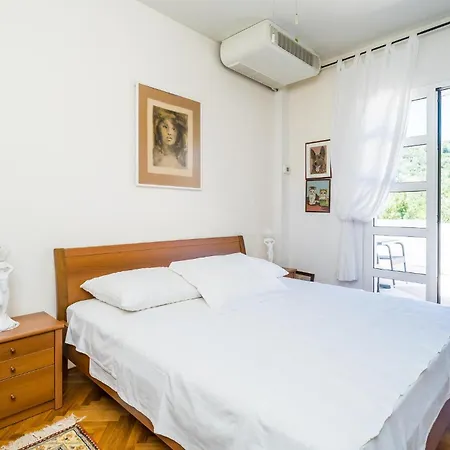3 Bedroom Nice In Zaton Veliki זאטון