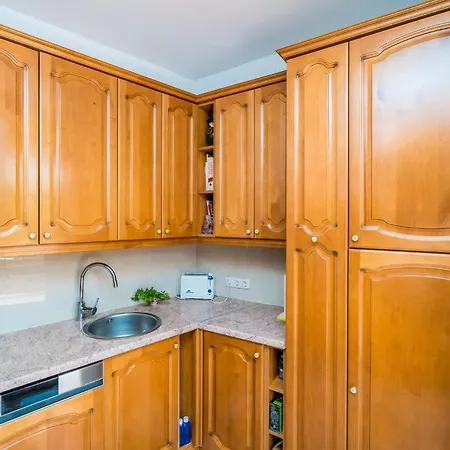 3 Bedroom Nice In Zaton Veliki זאטון
