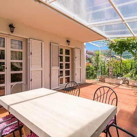 בית נופש 3 Bedroom Nice In Zaton Veliki