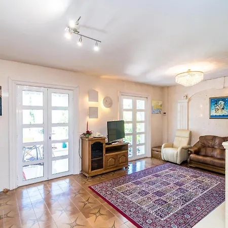 בית נופש 3 Bedroom Nice In Zaton Veliki *