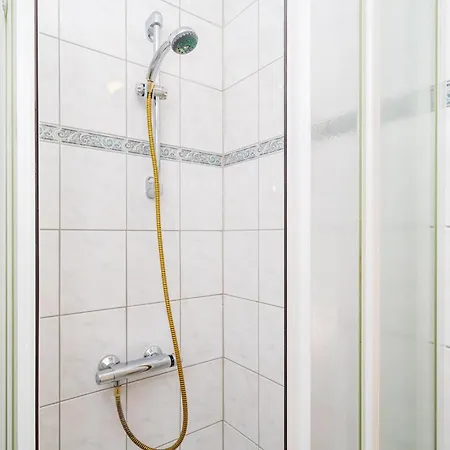 בית נופש 3 Bedroom Nice In Zaton Veliki זאטון