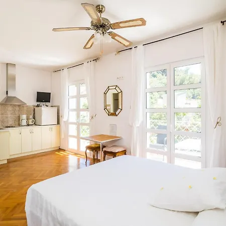 3 Bedroom Nice In Zaton Veliki זאטון