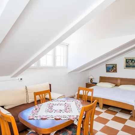 3 Bedroom Nice In Zaton Veliki זאטון