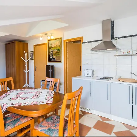 בית נופש 3 Bedroom Nice In Zaton Veliki *