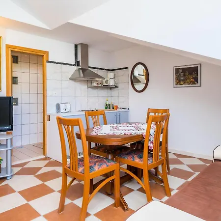 בית נופש 3 Bedroom Nice In Zaton Veliki *