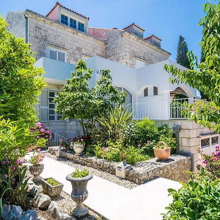 בית נופש 3 Bedroom Nice In Zaton Veliki