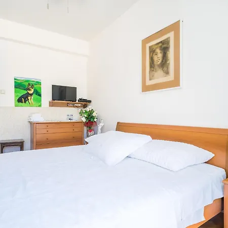 別荘 3 Bedroom Nice In Zaton Veliki ザトン