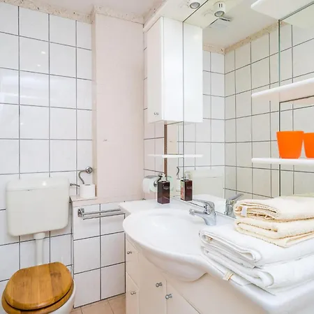 3 Bedroom Nice In Zaton Veliki