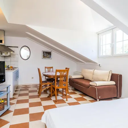 3 Bedroom Nice In Zaton Veliki ザトン